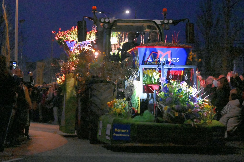 ../Images/Verlicht bloemencorso 2025 058.jpg